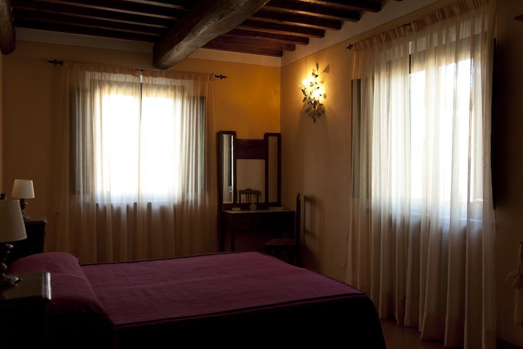 Agriturismo La Colombaia Cerreto Guidi Ruang foto